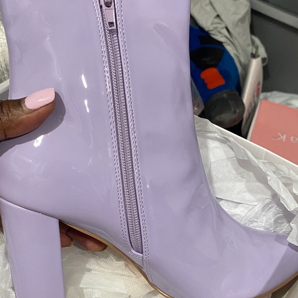 Elegant Lavender Heeled Boots - Picture 3 of 4